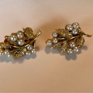 Vintage Gold Toned with Pearl Clip On Earrings